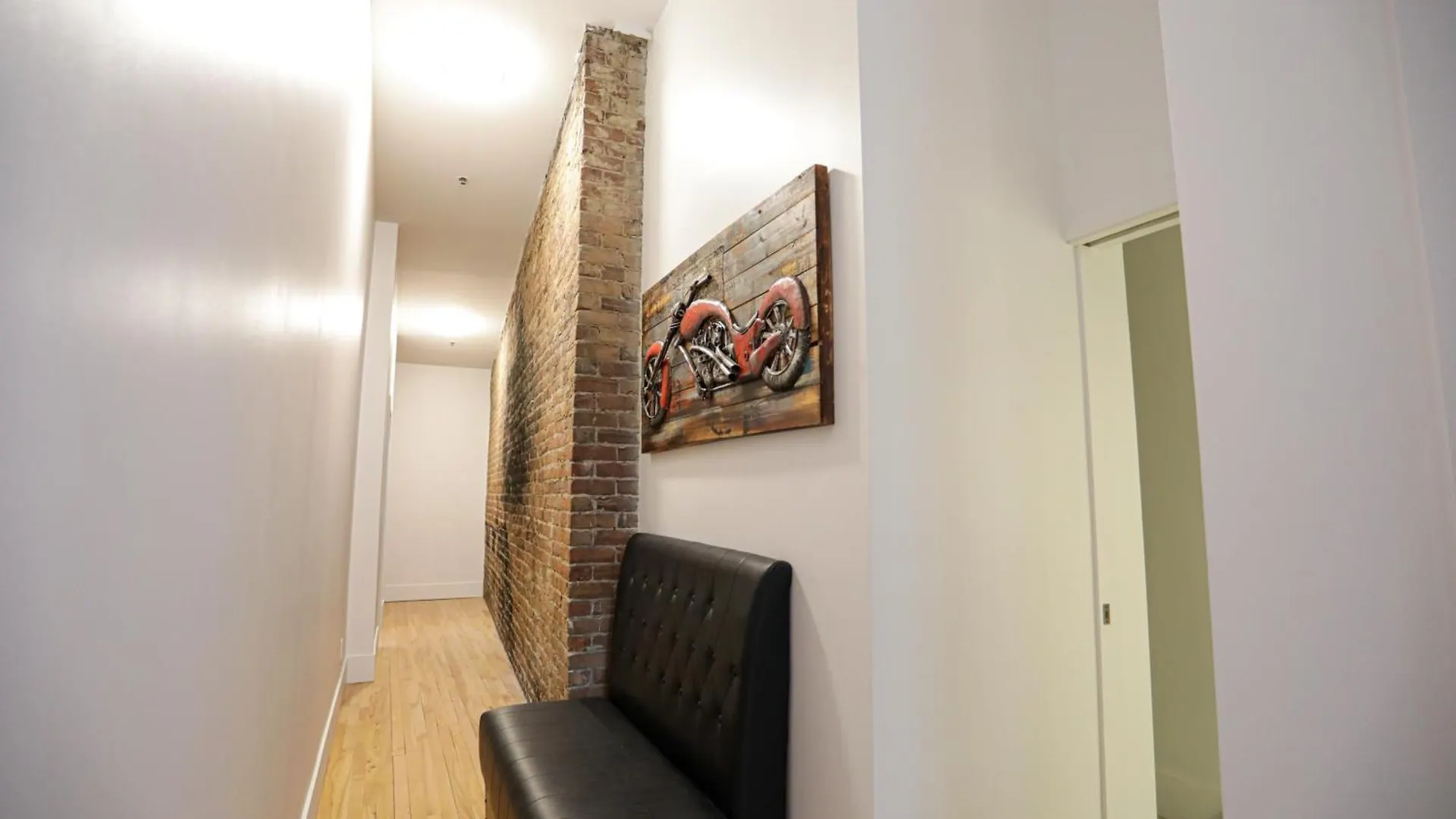 Elegant 1-Bedroom Apartment In Old Port- 301 Montréal