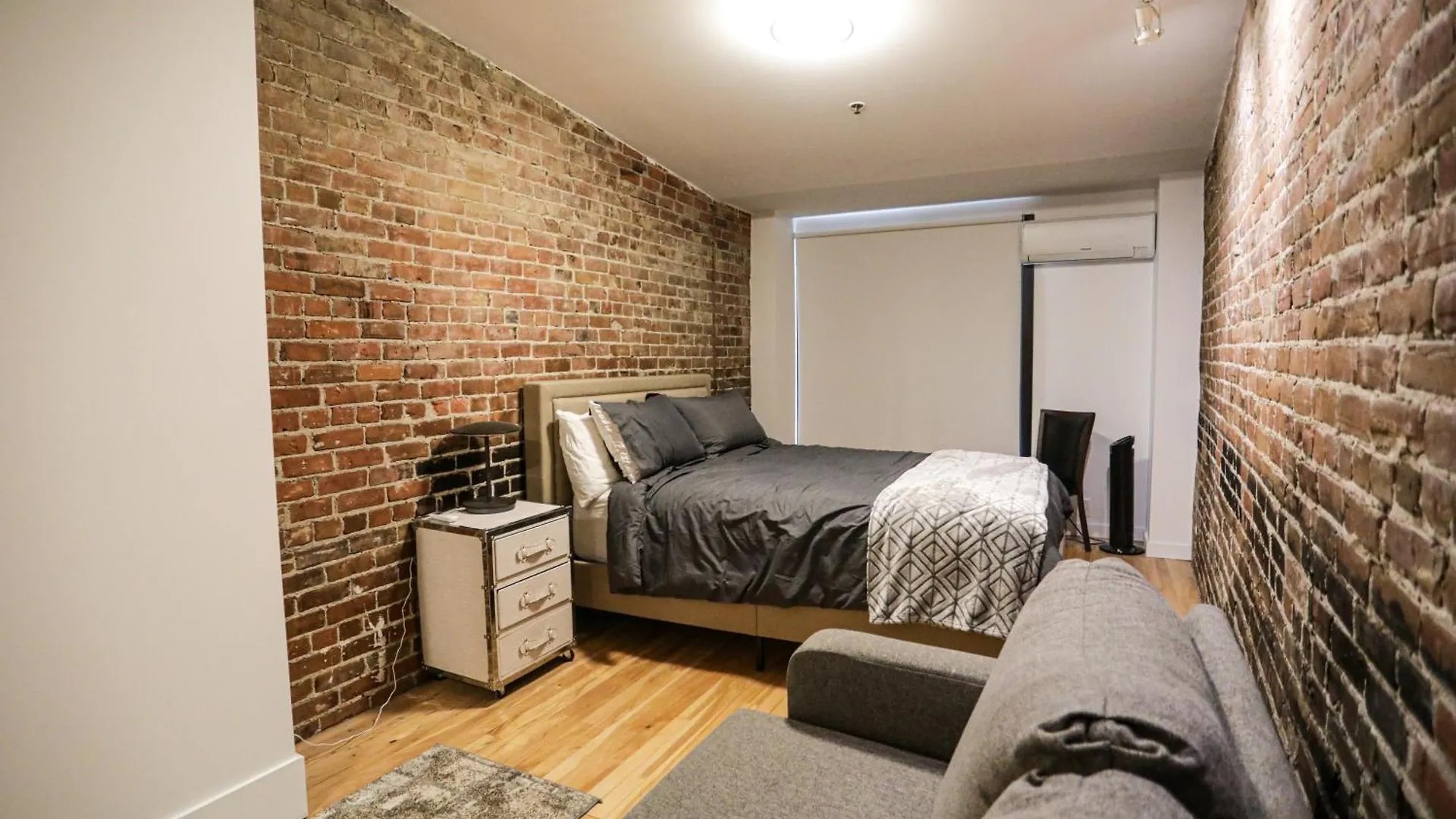Elegant 1-Bedroom Apartment In Old Port- 301 Montréal Canada