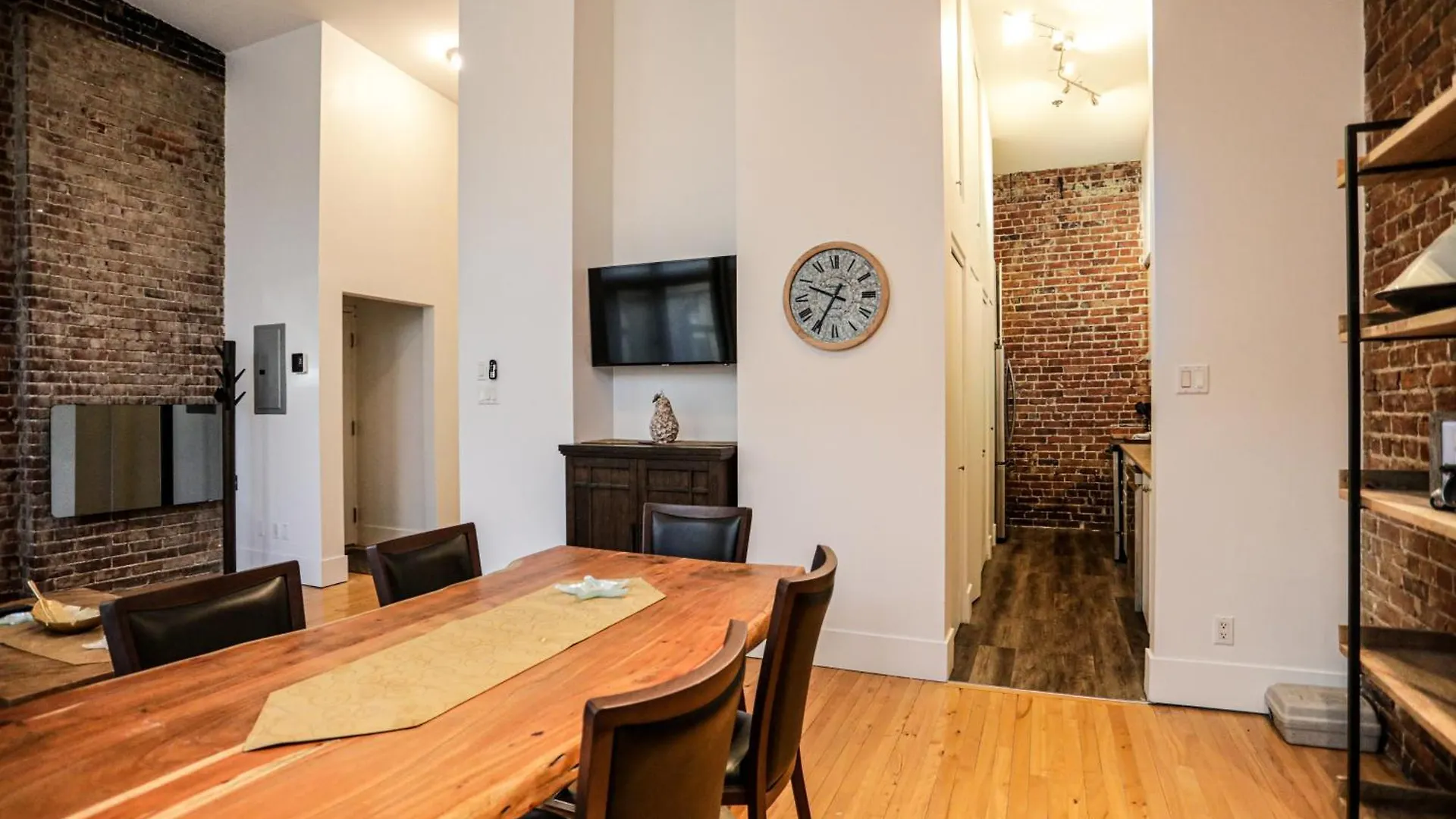 Elegant 1-Bedroom Apartment In Old Port- 301 Montréal Canada