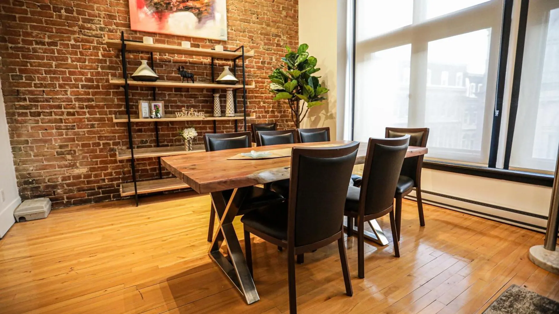 Elegant 1-Bedroom Apartment In Old Port- 301 Montréal